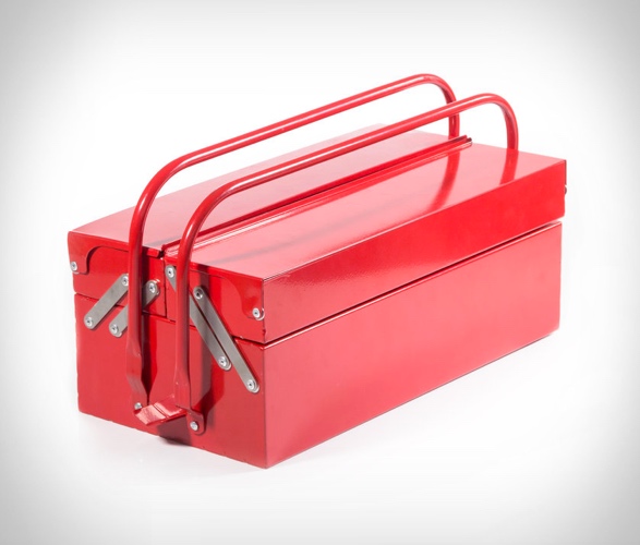 A poénos grillsütők kiemelkedő képviselője ez a szerszámosláda 1