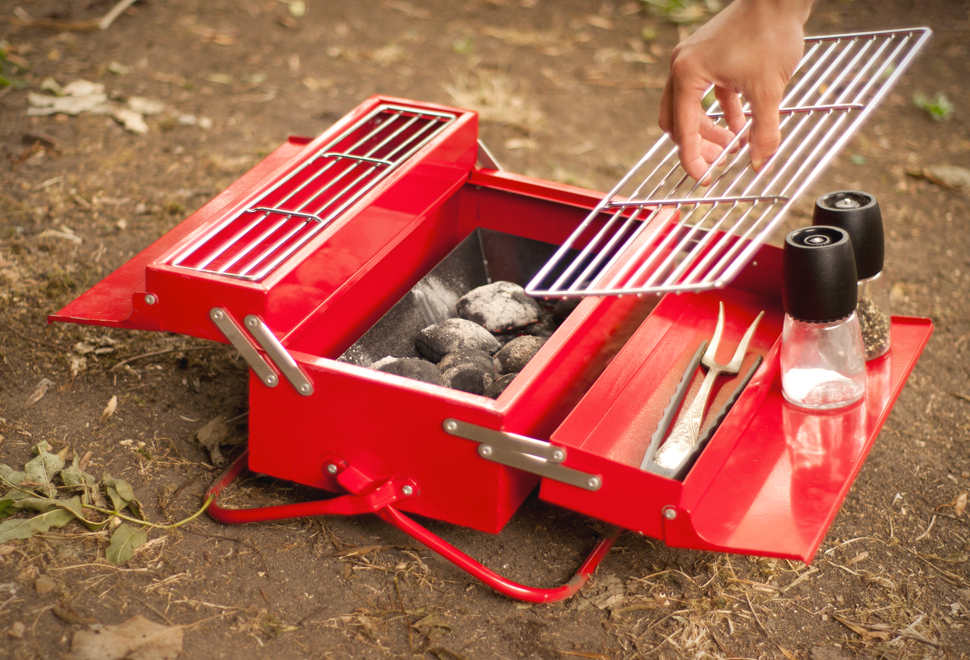 A poénos grillsütők kiemelkedő képviselője ez a szerszámosláda 2