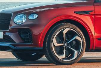 Sportverzió készült a Bentley luxusterepjárójából