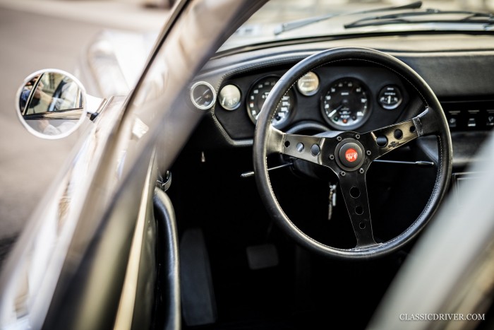 Svájcról sem az autógyártás ugrik be, pedig a Monteverdi ott készült 8