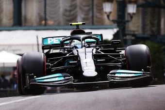 F1: A Mercedes máris nyafog Azerbajdzsán miatt