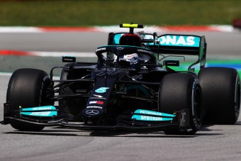 F1: Megszakítással indult a spanyol hétvége