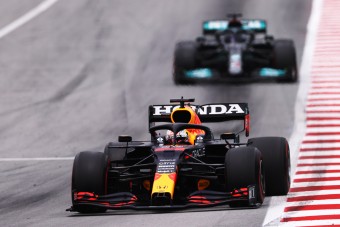 F1: Hamilton Verstappen mögött is tanult