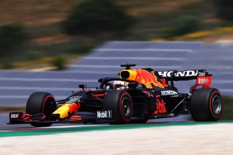 F1: Verstappen az élen az időmérő előtt, megvillantak Alonsóék