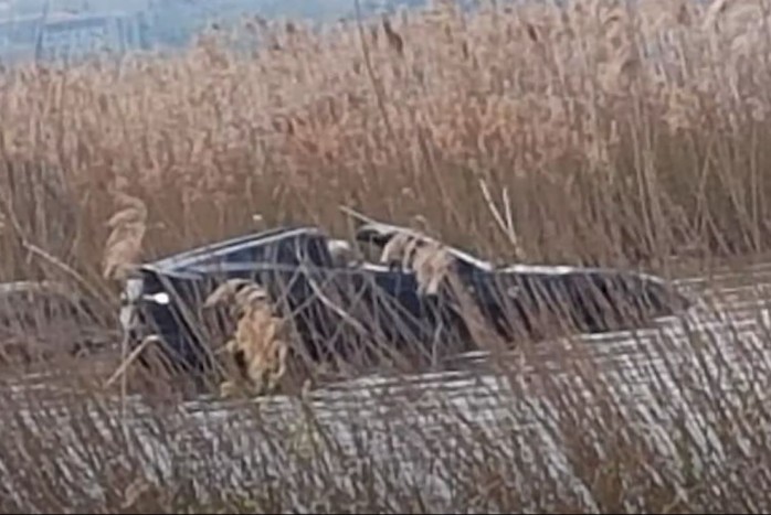 Itt a bizonyíték, Ferrarival nem lehet vízen járni