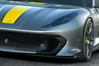 Csúcsragadozóként mozog a Ferrari 812 Competizione