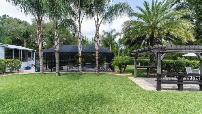 Ilyen házat vesz, akinek autói jelentik a családot 6