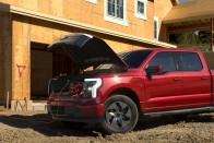 Iszonyú erővel támad a Ford elektromos pickupja 48