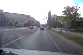 Nem ismert félelmet ez a sofőr a Ford Kával