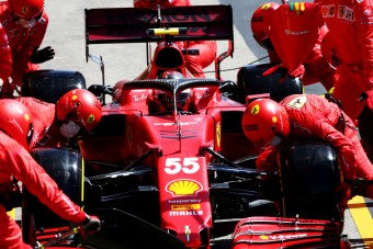 F1: Az utolsó pillanatban bukott pontot a Ferrari