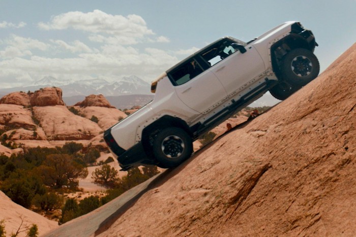 Hülyével a volánnál a Hummer sem bírja a terepet