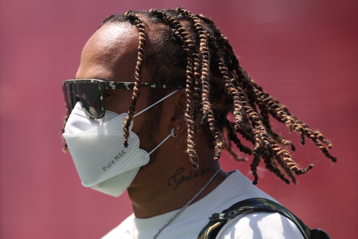 Hamilton: A Forma-1 a gazdagok játszótere lett