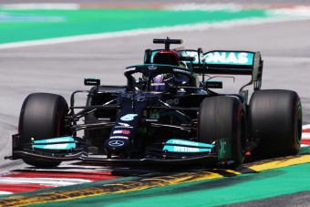 F1: Történelmet írt Hamilton a spanyol időmérőn