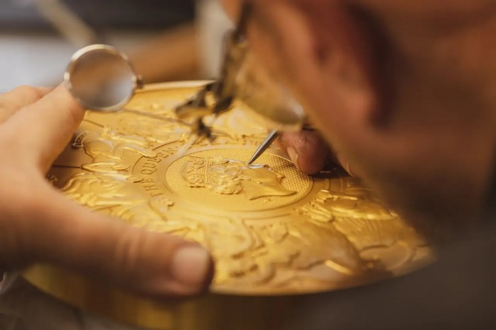 10 kilós “aprópénzt” adtak ki Nagy-Britanniában 2