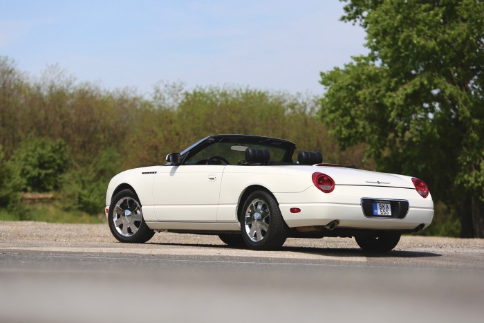 Formájával azonnal hódít – Ford Thunderbird, 2002 86 Formájával azonnal hódít – Ford Thunderbird, 2002 86