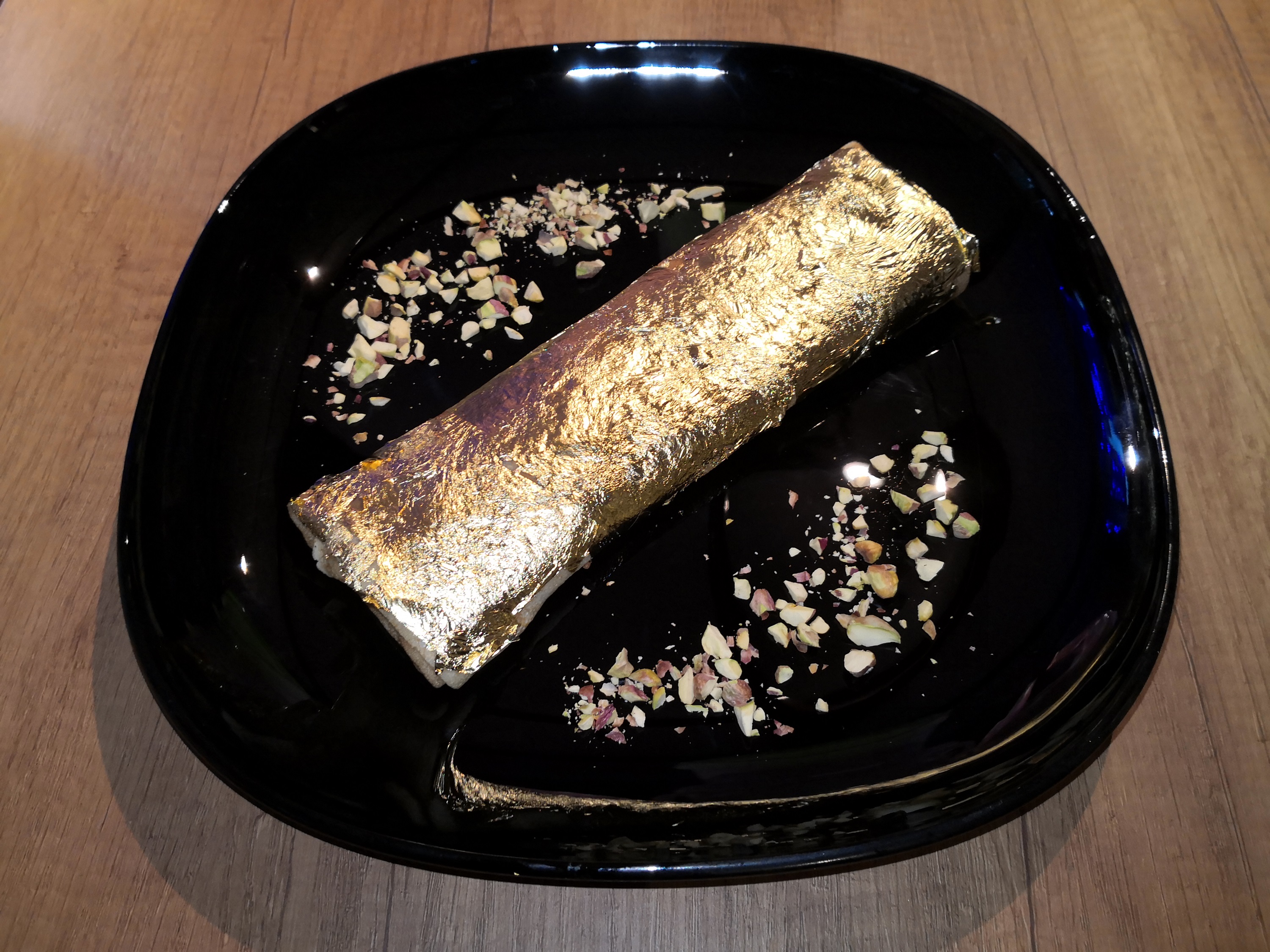 Először Magyarországon: ehető aranyba csomagolt palacsinta 1