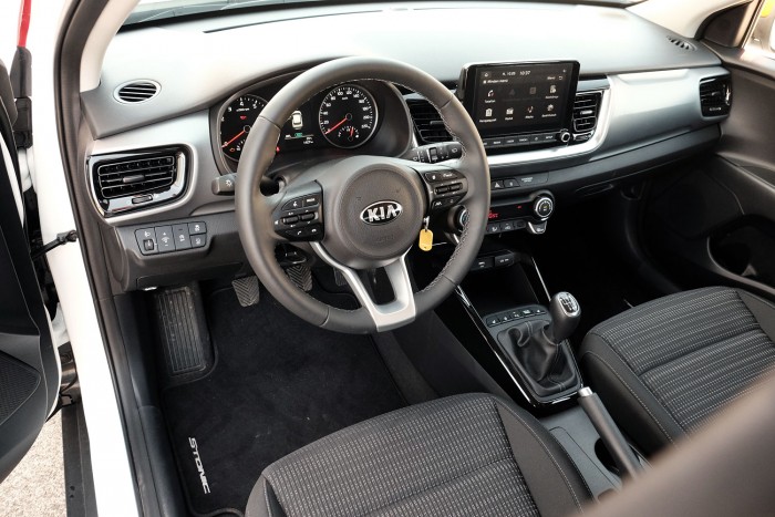 Apró városi szabadidő-autó, trükkös váltóval – Kia Stonic 8