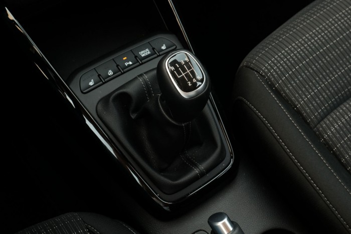 Apró városi szabadidő-autó, trükkös váltóval – Kia Stonic 11