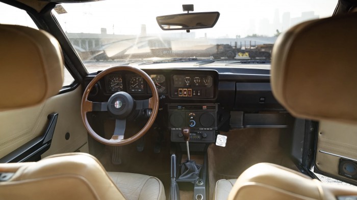 Eladó a versenyzőlegenda egykori Alfa Romeója 6