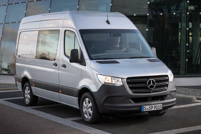 Ez a busz bármikor elgázolhat, ha eszébe jut 7 Ez a busz bármikor elgázolhat, ha eszébe jut 7
