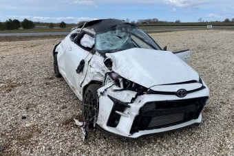 Ez a kemény zakó mutatja, hogy a Toyota mérges törpéje nem veszélytelen játékszer