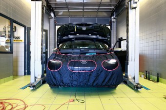 Így javítják a villanyautót, ha elromlik