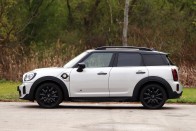 Nemcsak a lelkiismeretednek lesz jó: hibrid MINI Countryman 54