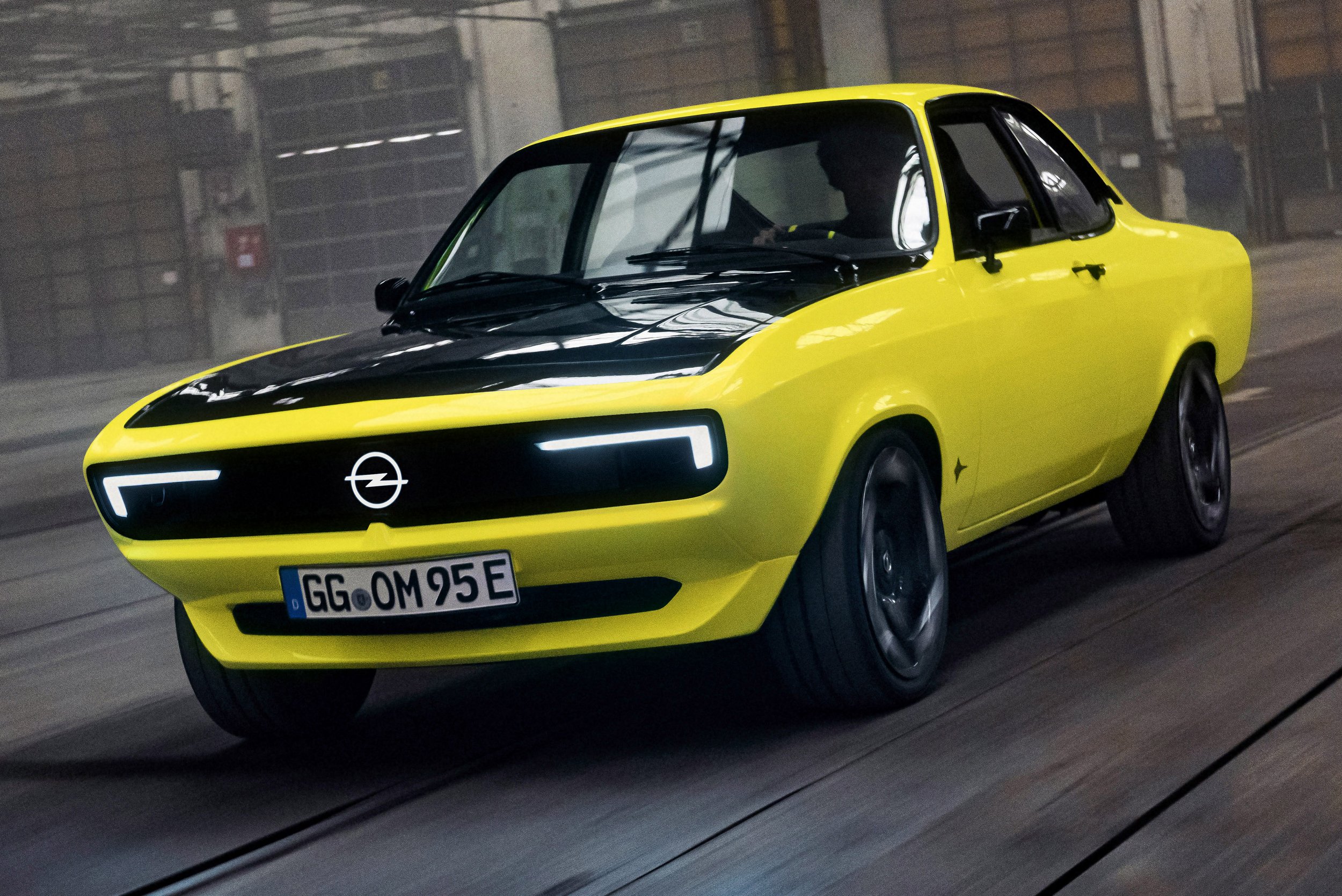 Gyári átalakítás: villanymotort szereltek az Opel Mantába 25