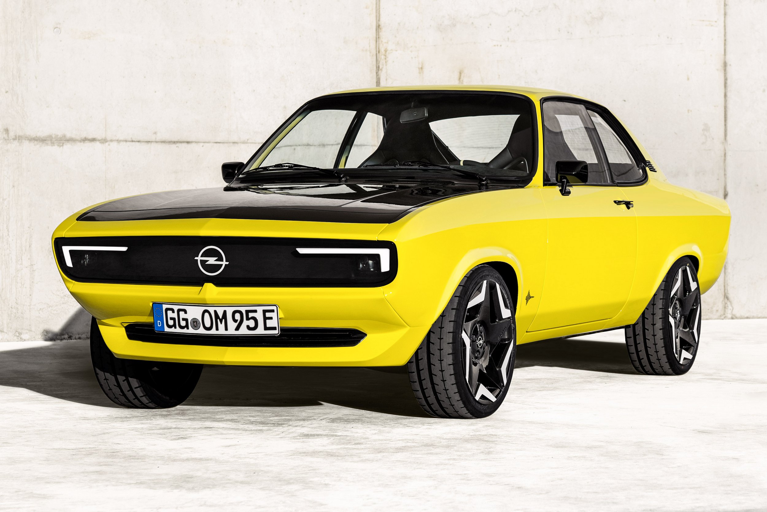 Gyári átalakítás: villanymotort szereltek az Opel Mantába 11