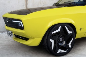 Gyári átalakítás: villanymotort szereltek az Opel Mantába