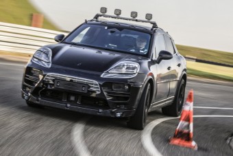 Már tesztelik az elektromos Porsche Macant