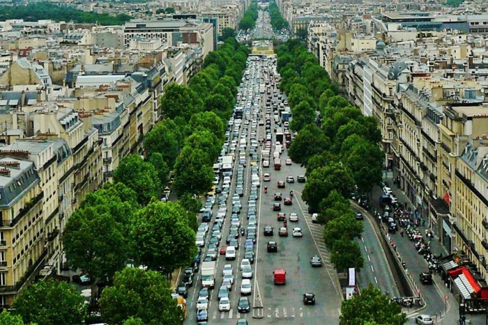 Itt már jövőre kitilthatják az autókat a belvárosból