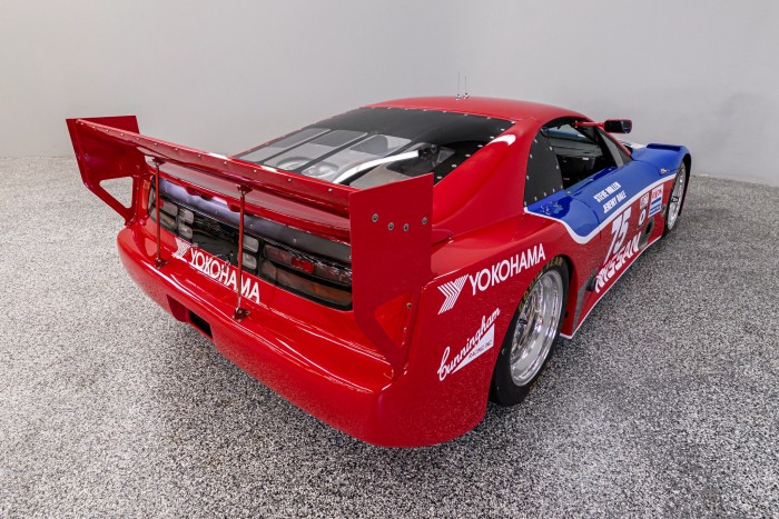 Versenyautó a 90-es évekből, csak a startra vár 13