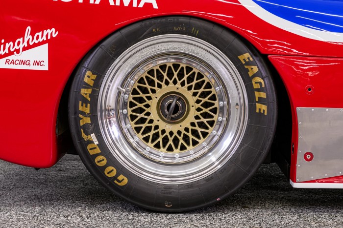 Versenyautó a 90-es évekből, csak a startra vár 12