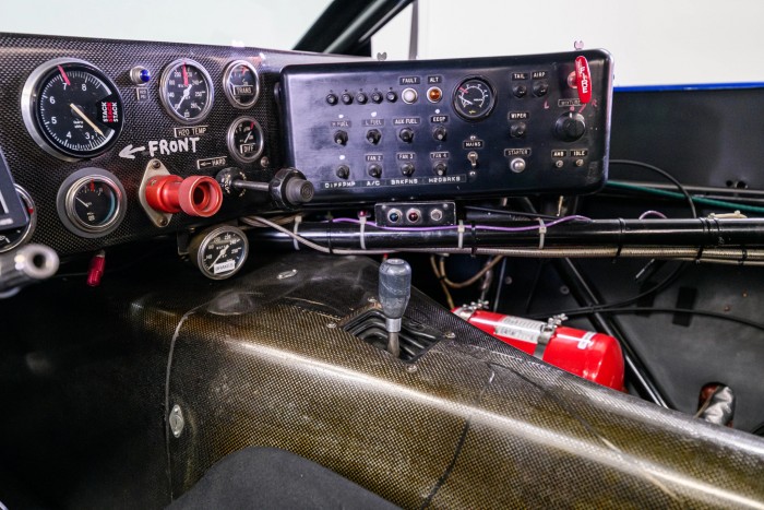 Versenyautó a 90-es évekből, csak a startra vár 11