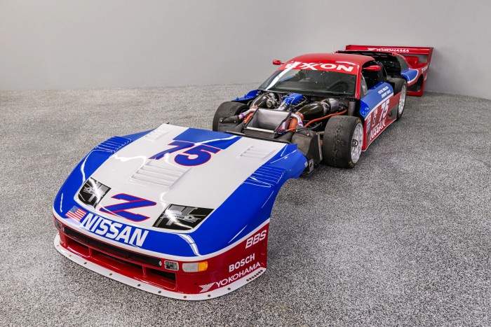 Versenyautó a 90-es évekből, csak a startra vár 8