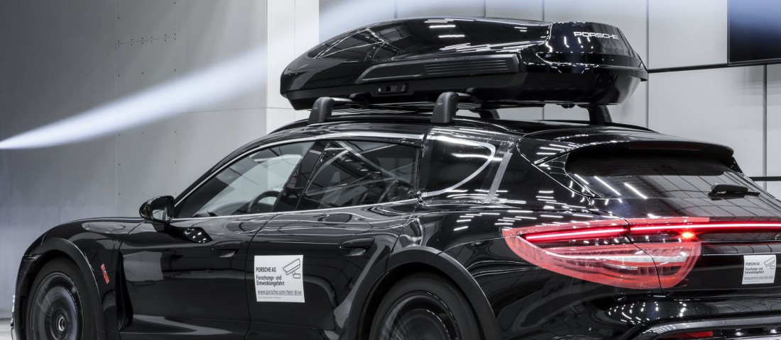 Űrkorszakbeli tartozékot kap a Porsche villanyautója