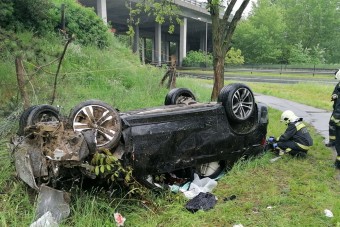 Lezuhant egy autó az M1-esről Győrnél