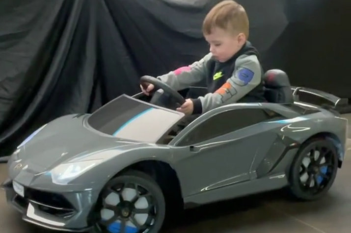 Két Lamborghinit vett kétéves kisfiának egy orosz rapper 3