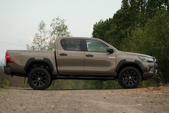 Erősebb, szebb és okosabb lett a világ kedvenc pickupja – Toyota Hilux 2.8 106 Erősebb, szebb és okosabb lett a világ kedvenc pickupja – Toyota Hilux 2.8 106