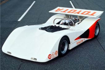 A világ első turbómotoros versenyautójának tragikus története