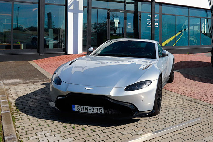 Hogyan és milyen Aston Martint vásárolnak a magyar milliárdosok? 8