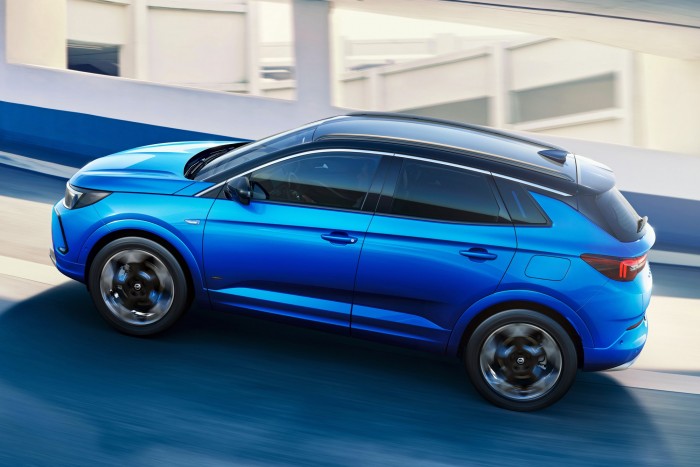 Kívül-belül megújult az Opel kompakt szabadidőjárműve 6