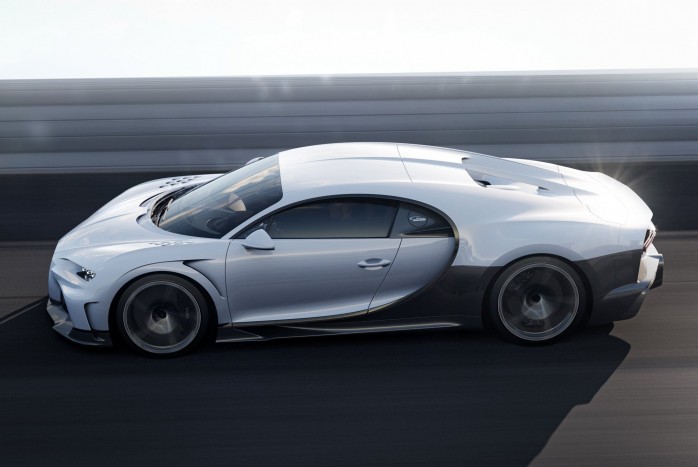 440-nel mehet közúton az új Bugatti 9