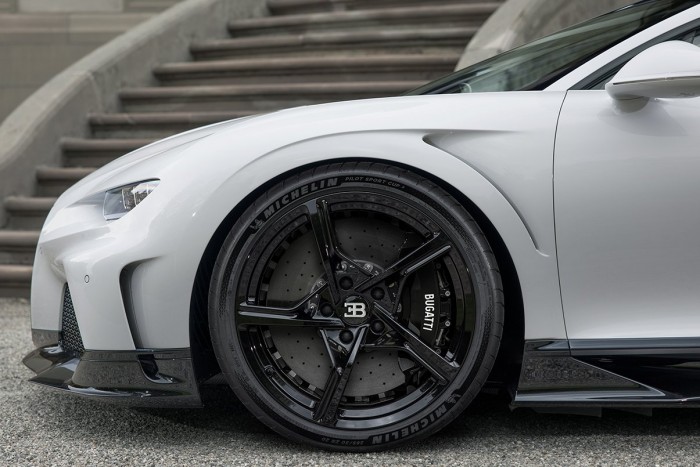 440-nel mehet közúton az új Bugatti 12