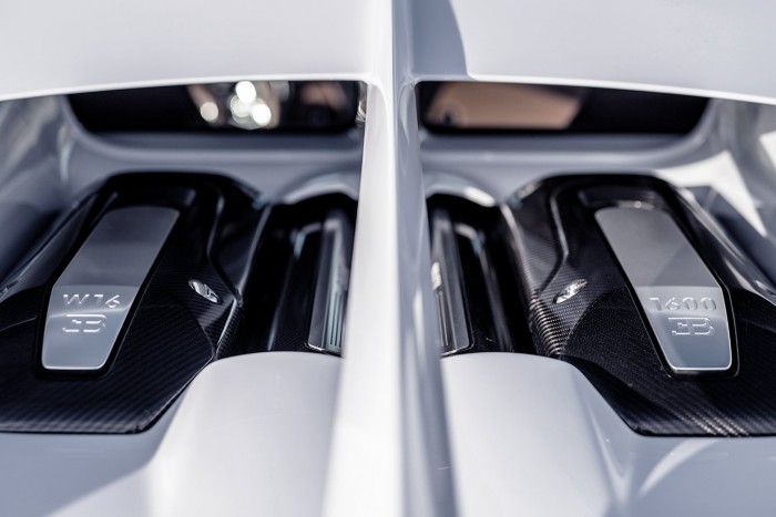 440-nel mehet közúton az új Bugatti 7