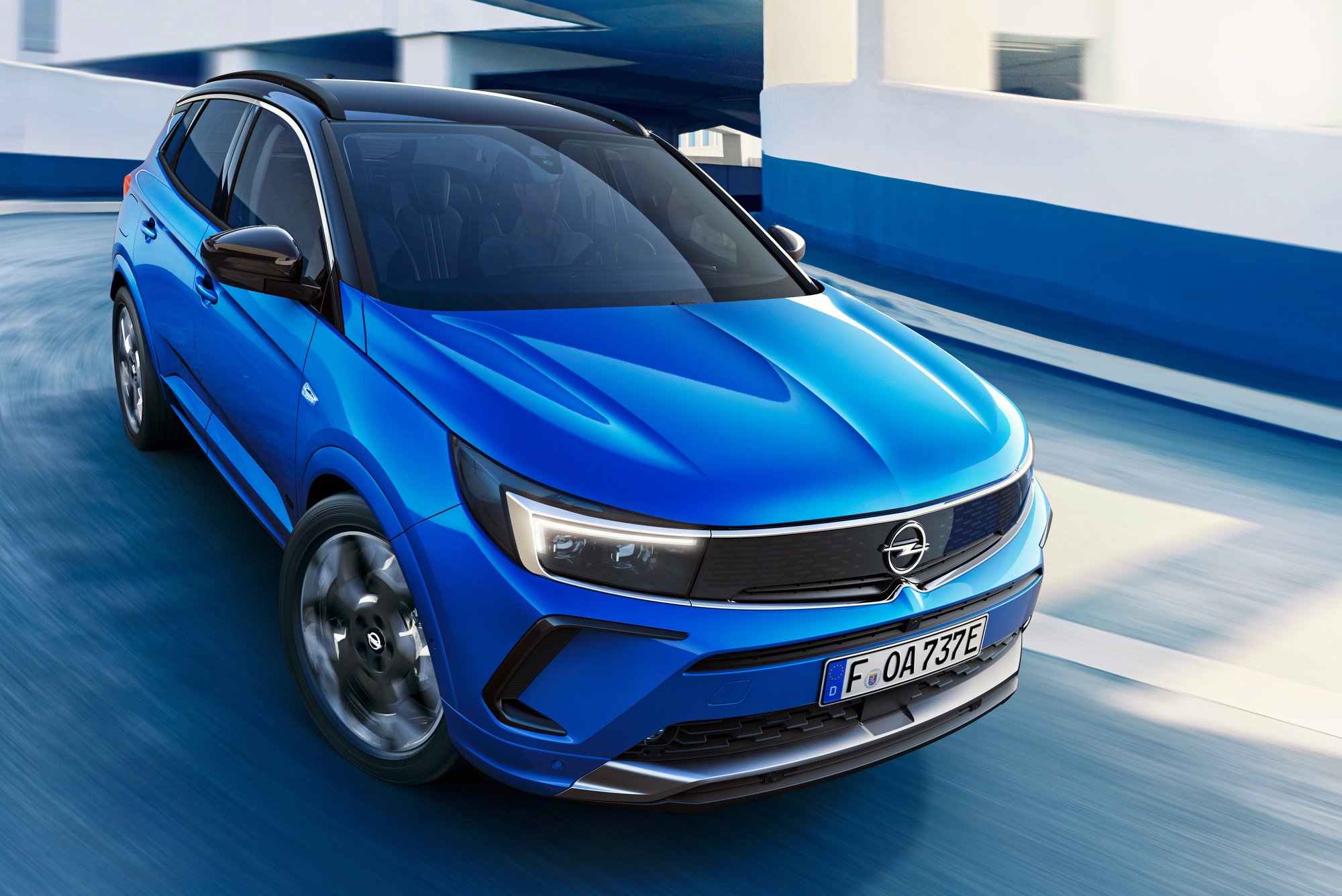 Kívül-belül megújult az Opel kompakt szabadidőjárműve 4