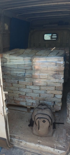 Nem óvatoskodott, két raklap téglával indult el a magyar furgonos 1