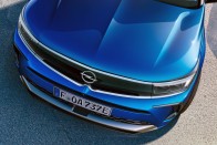 Kívül-belül megújult az Opel kompakt szabadidőjárműve 23