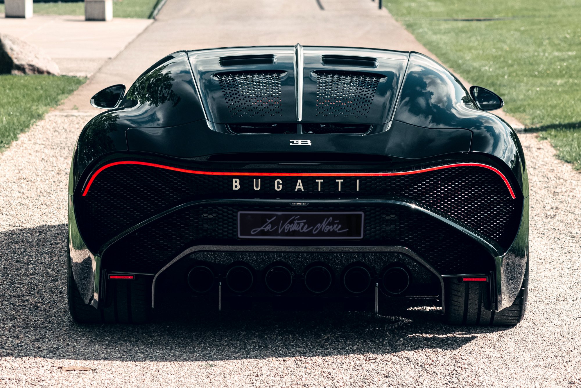 4 milliárdba kerül a Bugatti új csodajárműve 8